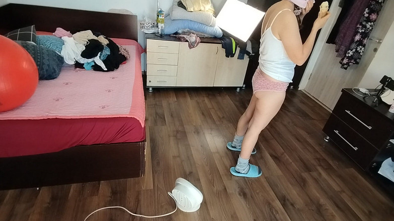 Mirsur: Morena Sexy Se Divertindo Experimentando Roupas. Mãe Sexy Dança Nua...