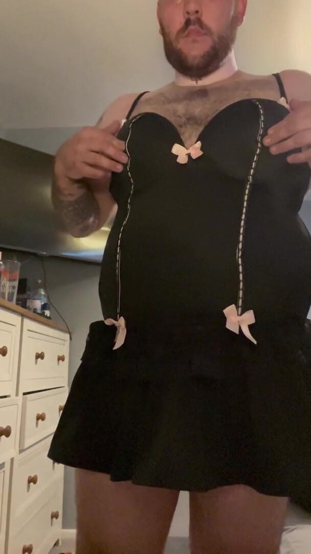 Shaun Cbt: 鸡巴和球束缚，用乳头夹子充当贞操带，并用肛塞变装