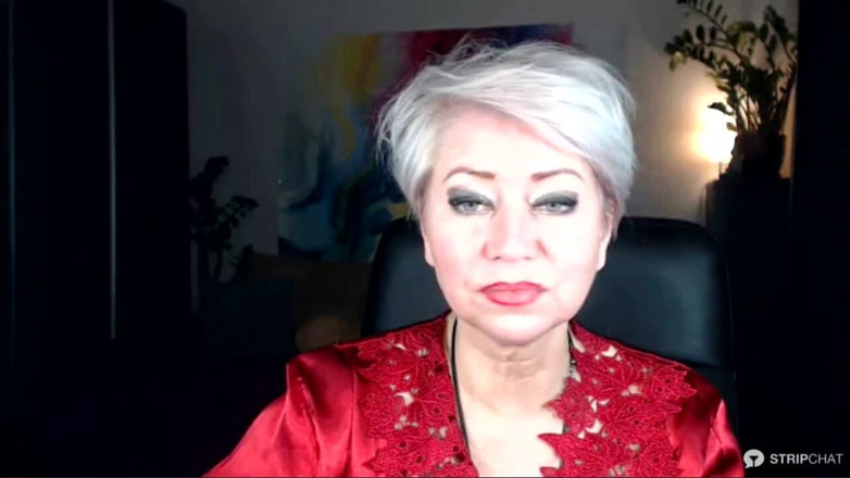 AimeeParadise: Ukaž nám svá prsa! Nechceš, ale musíš!