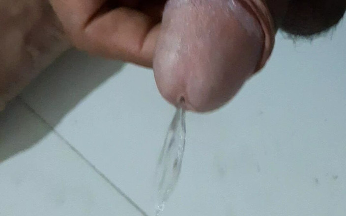 Che: Kencing Todo dalam tandas rumah lelaki India zakar besar sudut...