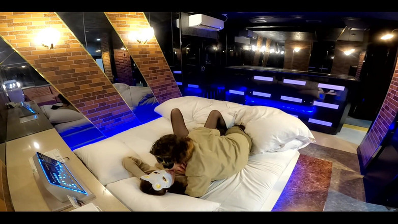 LuuLee0804: Извращенная замужняя женщина, которая врет своему о работе сверхурочно и занимается интенсивным сексом с прелюбодеем.