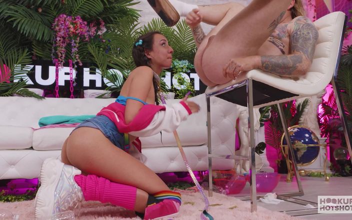 Hookup Hotshot: Minúscula puta Sasha Tatcha deixa um pau grande foder sua...