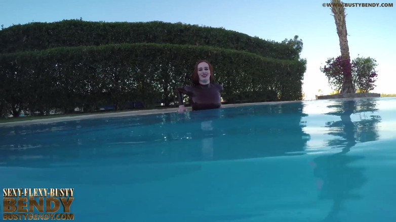 Fem Latex: erotic contortion bending outdoor