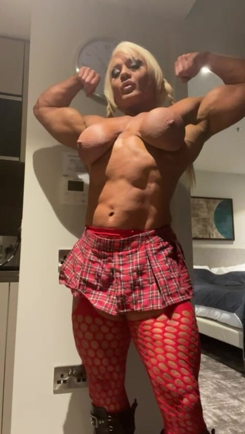 Lisa Cross: Элегантная игра с большим клитором