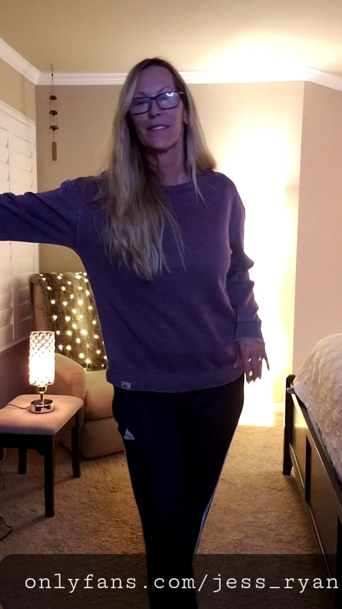 JessRyan: 핫와이프 밀프 캠걸 Jess Ryan 스트립쇼