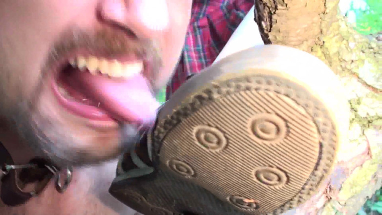 Femdom Austria: Slave licking dirty sandals
