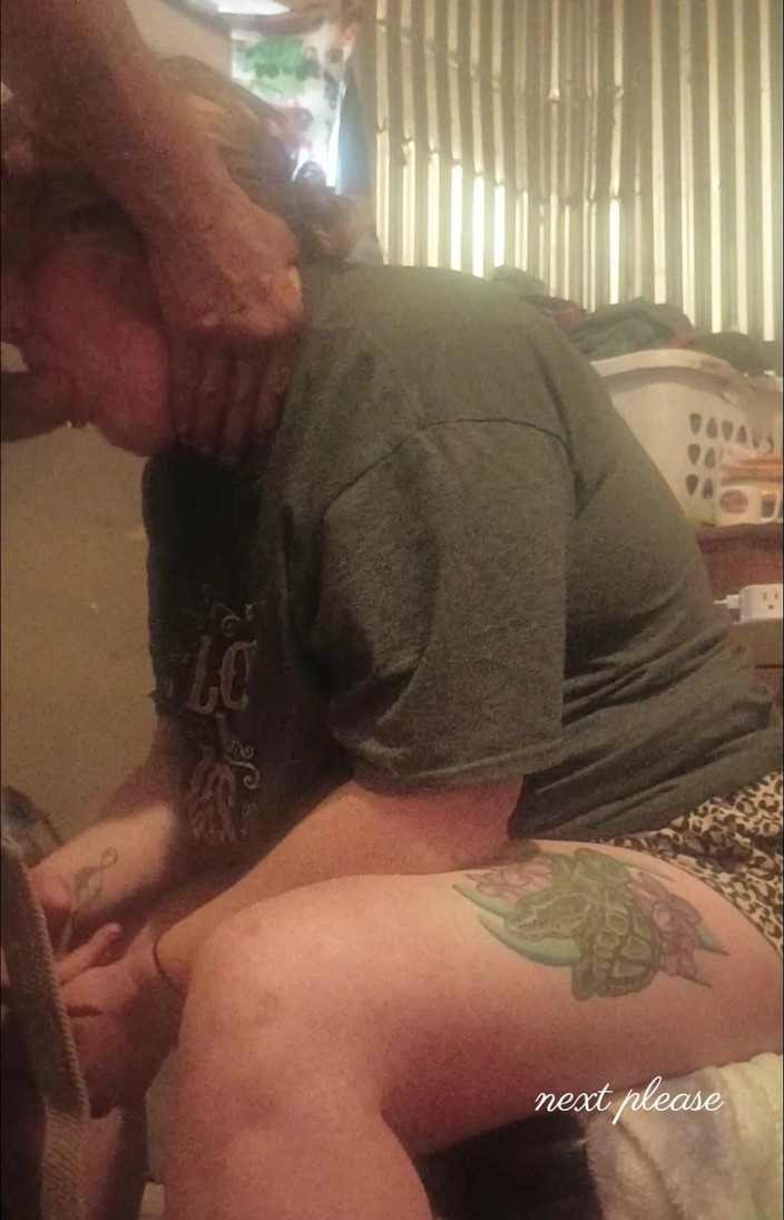 Skybay: Skyebay'ın gırtlağına kadar sikişiyor