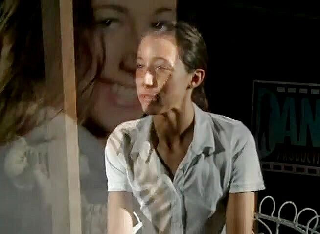 Lesbian Illusion: 女人独自一人时做什么