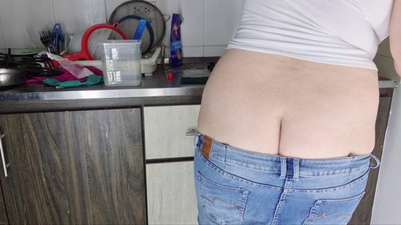 Alice H: Buttcrack Czyszczenie w obcisłych dżinsach