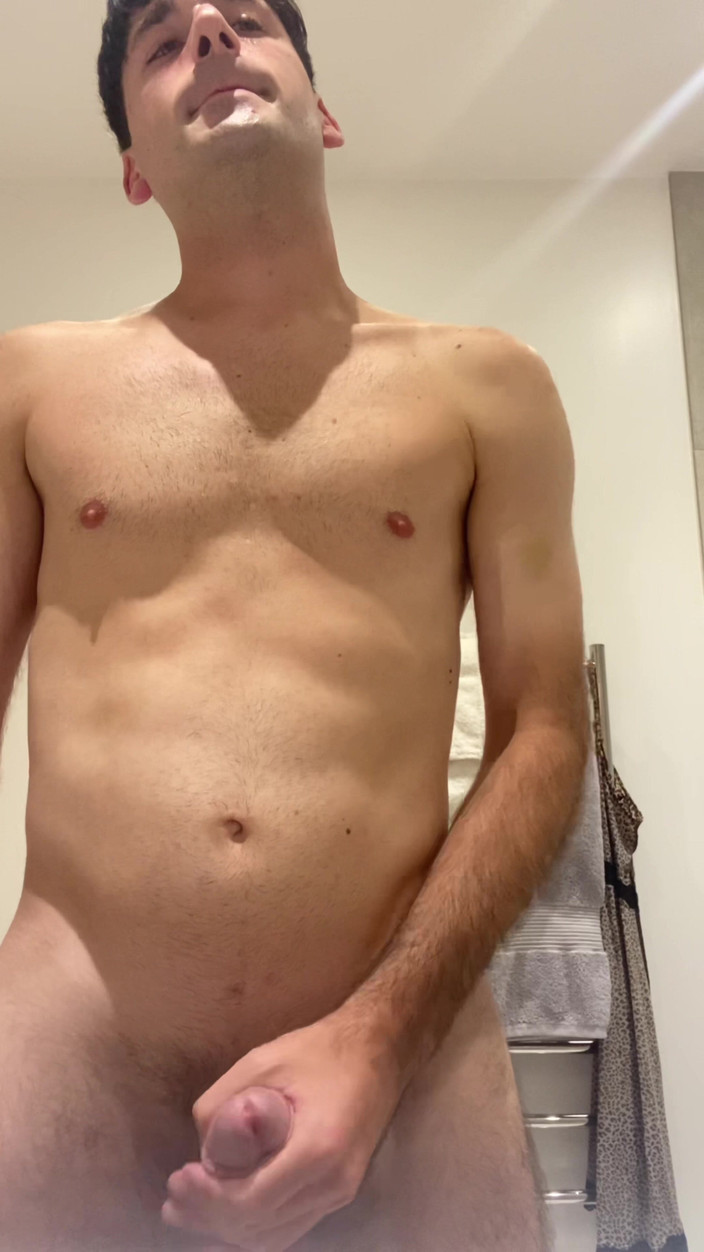 HornyDom: Anh chàng thẳng hứng tình thủ dâm con cặc dày...