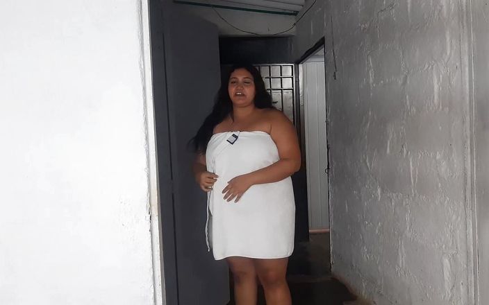 Sex_temptationX: Sexy holka má drsný sex v koupelně, zatímco její rodiče...