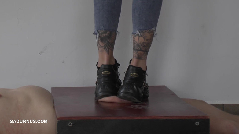 Sadurnus: Stăpâna Cleo Happy Finish Crush!