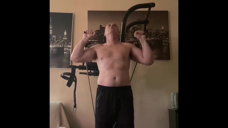 Alex Igogo: Những gì bạn nhìn vào