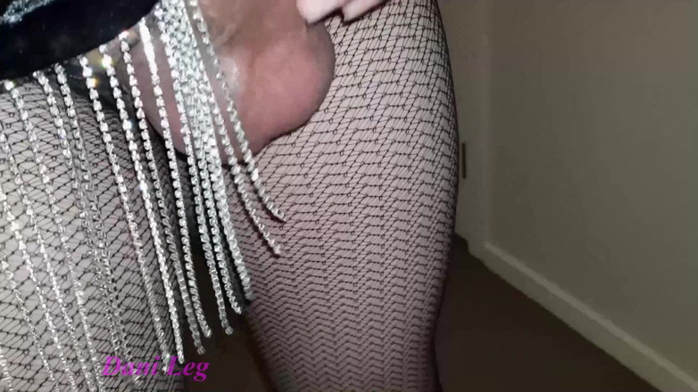 Dani Leg: Dani Cums Big v sexy černé síťce