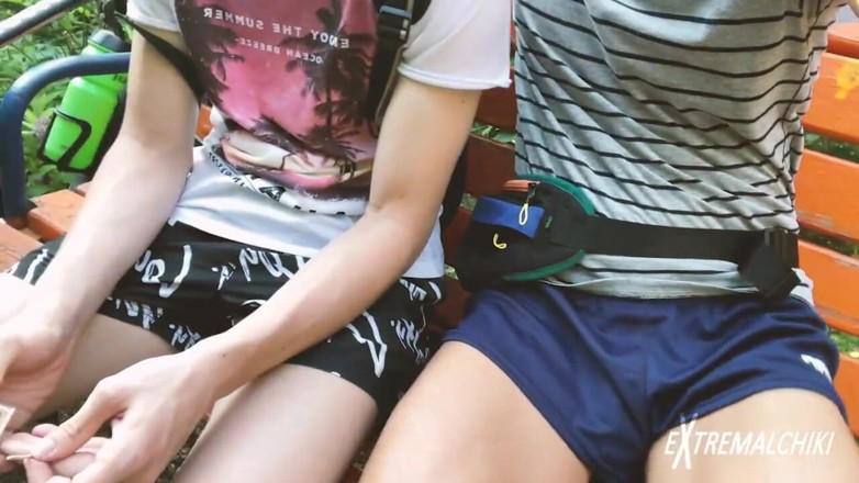 Extremalchiki: Beach dick flashing