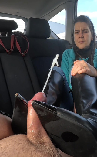 Mistressyammyboots: गुलाम चमड़े के जूते पर वीर्य निकालता है