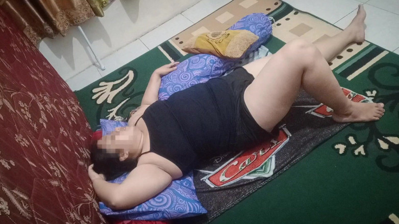 my_wife_chubby: (part 1) Horny Chubby Stepmother Wants to Be Fucked