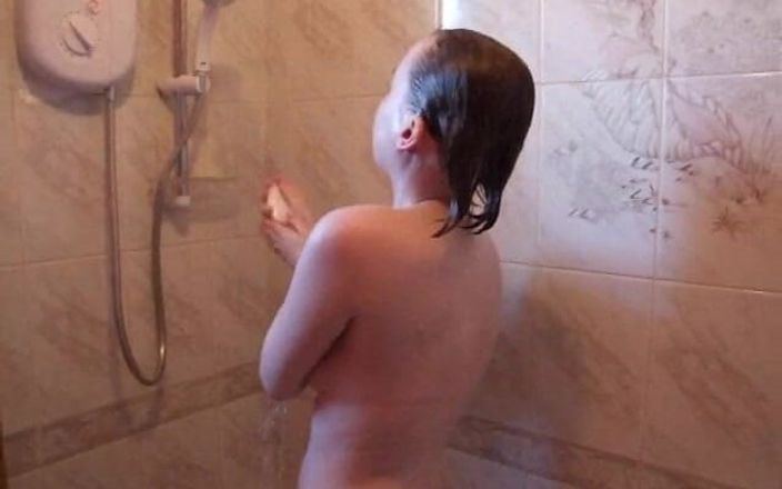 Horny vixen: Washing Hair in Swimsuit