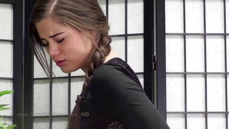 Spanking Server: Caprice frustata dal suo padrone