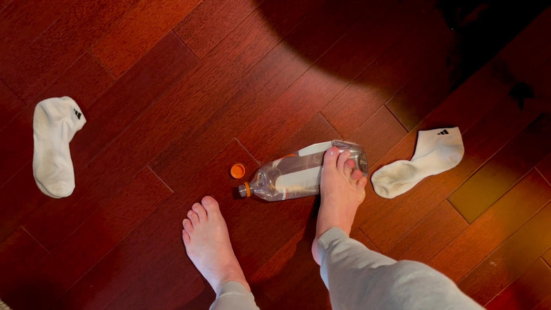 Barefoot Blake: स्क्विशिंग और कुचलना; पैर वाली कामुकता का वीडियो