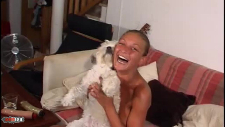 MMM100: Video seksi: delfynn delage sofacam 1