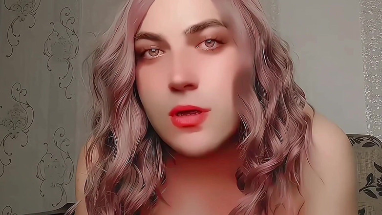 Kitty_Cross: Oyuncu kadın kılıklı büyük kabarık sandalyede yan oturuyor