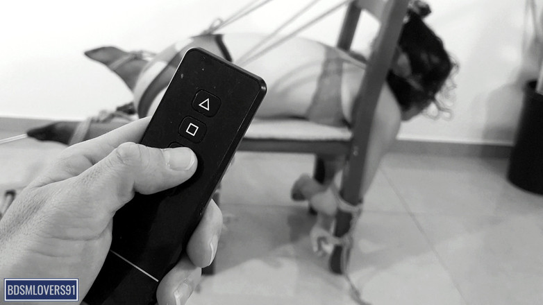 Bdsmlovers91: A maneira adequada de sentar em uma cadeira: Amarrado, dobrado...