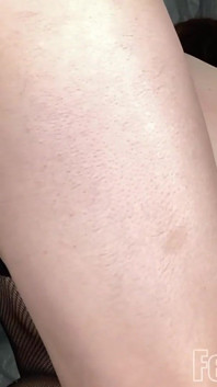 Napalona milf moczy ją i otrzymuje lewatywa i klapsy leczenie