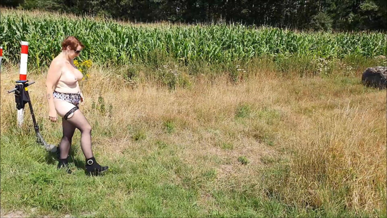 UserBitch1: Frivolous on the Road with the E-scooter