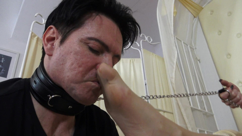 Foot Girls: Înecare cu picioarele - Lins de picioare!