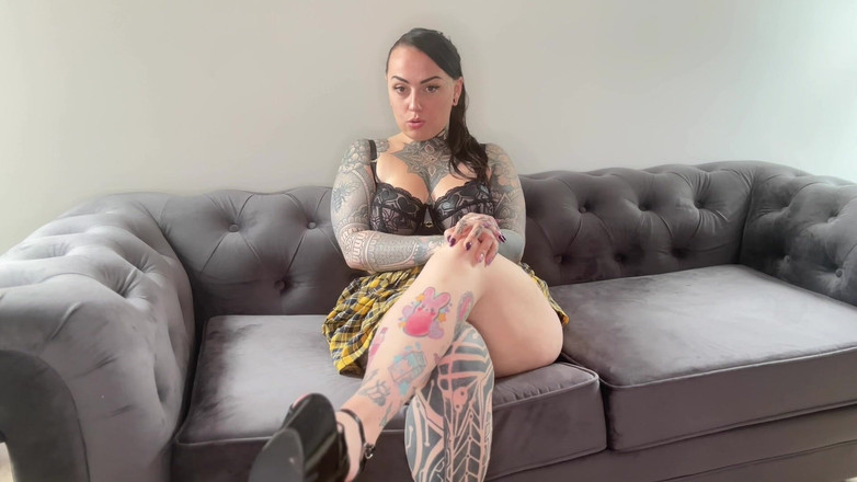 Miss Valentina: Chantageada por bratty colegial