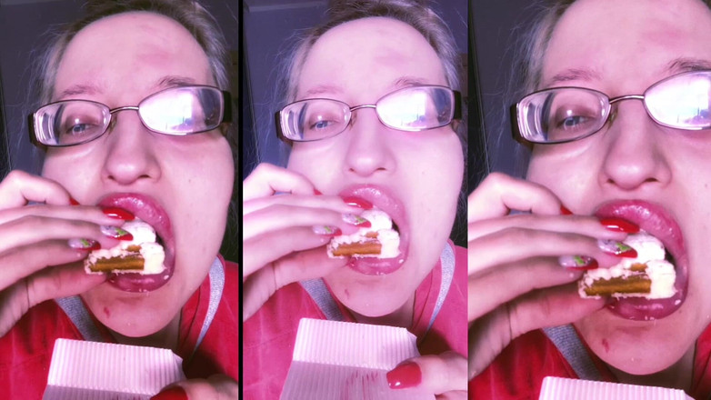 FinDom Goaldigger: ASMRの赤い口紅とミニケーキの食べ方