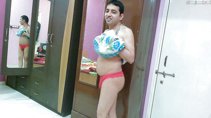 Cute & Nude Crossdresser: Femboy Sweet Travesresser Femboy Sweet Lollipop într-o rochie de plajă cu...