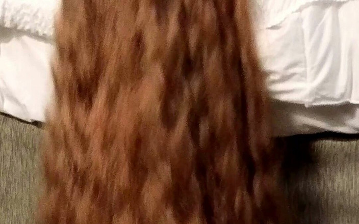 Red Queen: Uzun kızıl saçımla sikiliyorum yerde zıplıyor ve sallanıyor - saç fetişi...