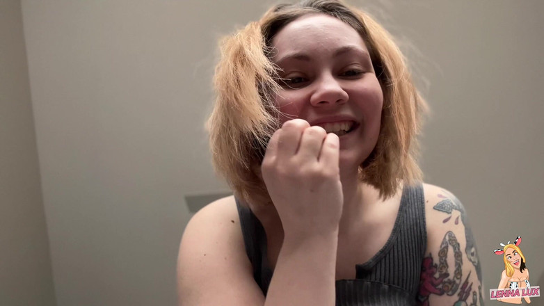 Lenna Lux: 널 괴롭히고 삼키고 싶어하는 배고픈 여친