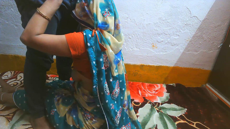 Busty Banuu: Une femme de ménage sexy de Delhi se fait baiser