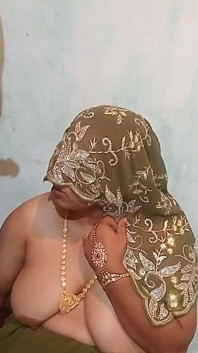 Gadis seksi india nyepong sampai tenggorokan dan dientot habis-habisan sampai dicrot di dalam