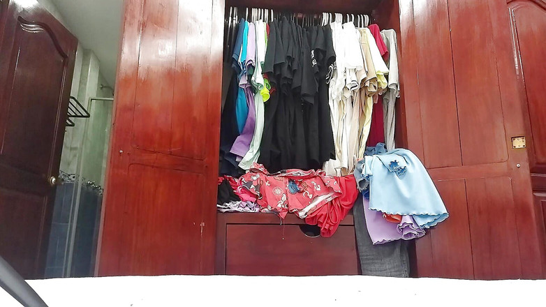 Katrina4deluxe: La sorellastra con un gran allarga le gambe