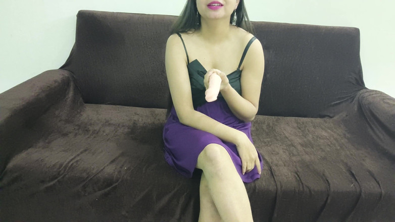 Saarabhabhi6: La bella indiana saara si sditalina la figa ma viene...