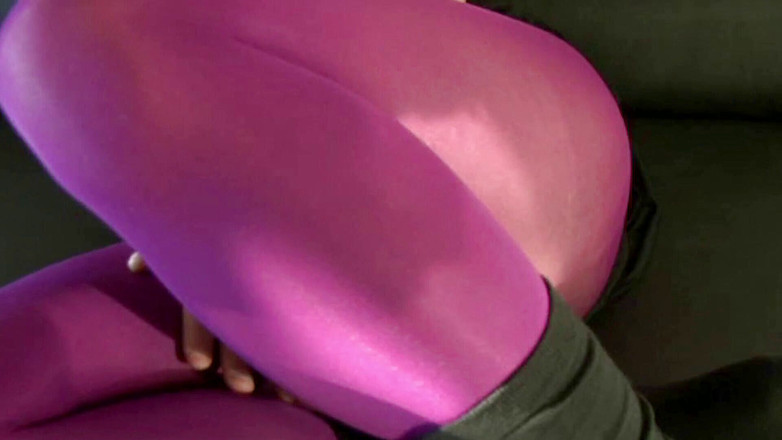 Nylon Xtreme: Šedá nylonová maska a růžové punčocháče