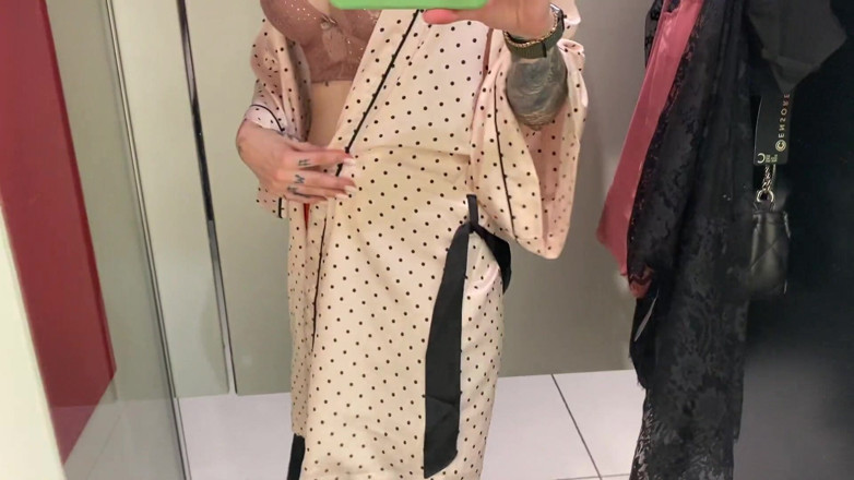 Barbietatoo1: I am looking for an outfit for a corporate party