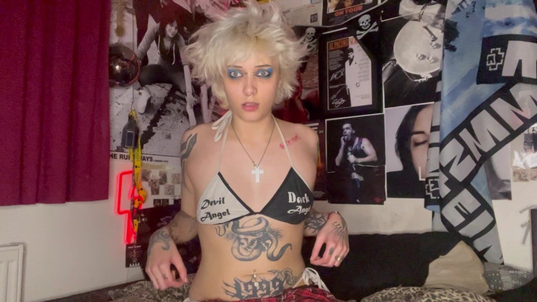 Glitterqueen1999: Mohu se mazlit s tebou nevlastním bratrem