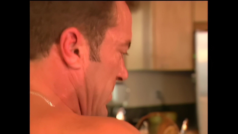 RATATATA!: Une Blonde Généreuse Et Excitée Frappée Fort Par La Grosse...