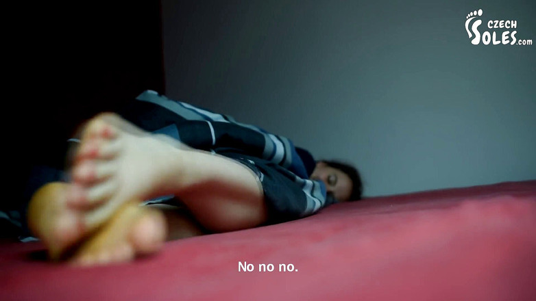 Czech Soles - foot fetish content: Домашняя фея подкралась к ступням Анны в постели