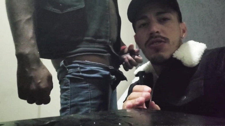 TheBlacKHunterr: 경비원과 그의 오리 숨어