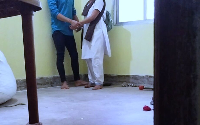 Fantacycutting: Une étudiante et son prof ont fait une vidéo d’eux-mêmes en...