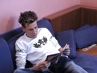 Bad Boyz: 털이 무성한 친구의 엉덩이를 위한 대물 자지