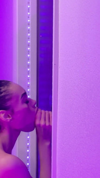 Mamă sexy cu lenjerie la gaura din zid - gloryhole