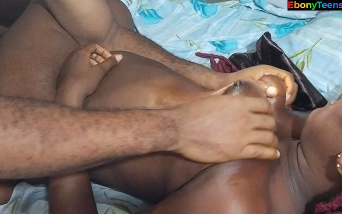 Ebony teens tv: 女按摩师利用假装睡着的害羞客户