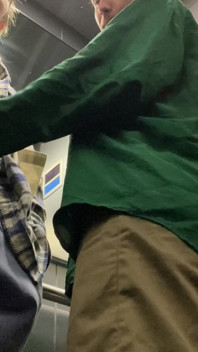 Harry_jen | Public Blowjob to My Neighbor in the Elevator
